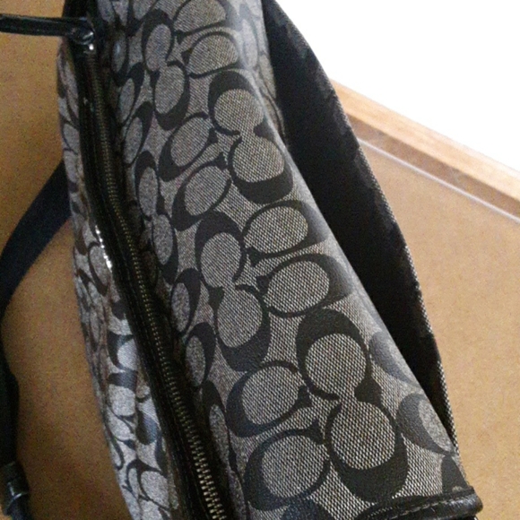 Coach Signature Diaper Messenger Bag, EUC-NO OFFERS - Picture 9 of 15